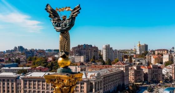 An image showing a statue overlooking Independence Square in Kyiv.